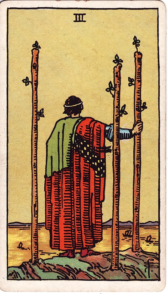 Değnekler Üçlüsü tarot kartı (Rider-Waite-Smith)